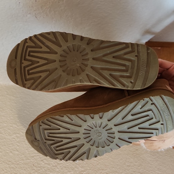 Uggs - Picture 4 of 6